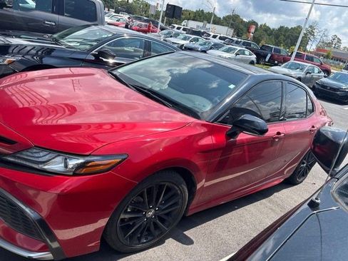 Used 2022 Toyota Camry XSE FWD image 3