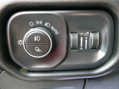 Used 2019 RAM 1500 Big Horn AWD/4WD image 25