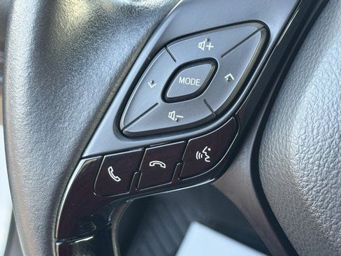Used 2022 Toyota C-HR XLE image 14