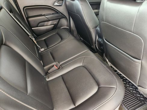 Certified 2018 GMC Canyon SLT w/ Driver Alert Package image 32