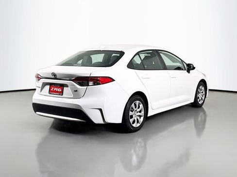 Used 2021 Toyota Corolla LE image 5