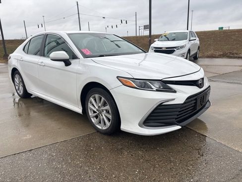 Used 2024 Toyota Camry LE image 2
