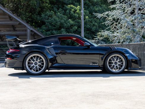 Used 2018 Porsche 911 GT2 RS image 12