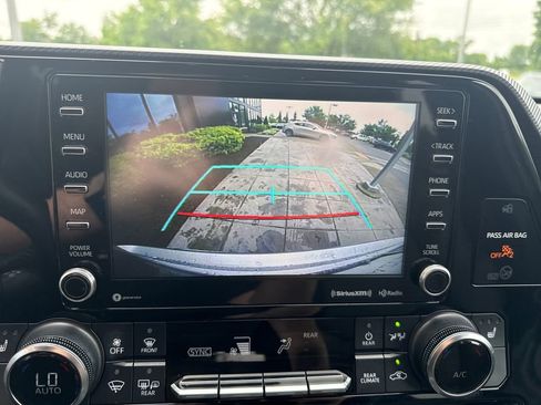 Used 2021 Toyota Highlander XSE AWD/4WD image 15