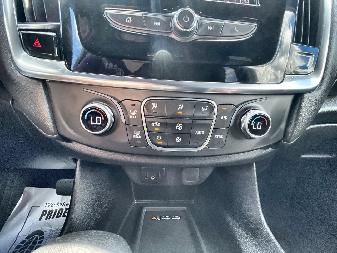 Used 2023 Chevrolet Traverse LT FWD image 18