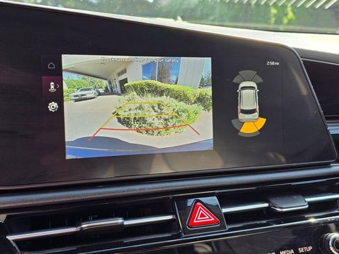 Used 2024 Kia Niro SX Touring FWD image 21