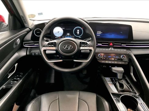 Used 2022 Hyundai Elantra Limited image 17