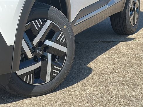 New 2026 Nissan Kicks SV w/ Charging Package image 3