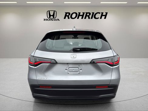Used 2023 Honda HR-V LX image 6