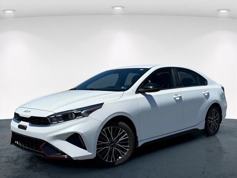 Used 2023 Kia Forte GT-Line FWD image 2