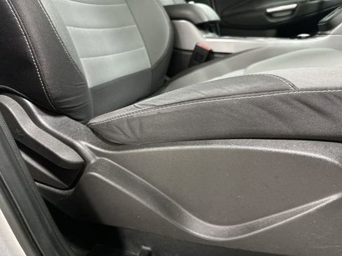 Used 2015 Ford Escape SE image 25