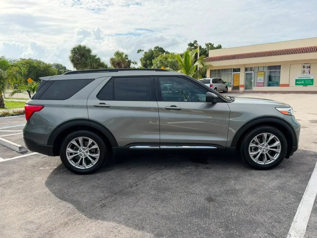 Used 2020 Ford Explorer XLT w/ Equipment Group 202A RWD image 4