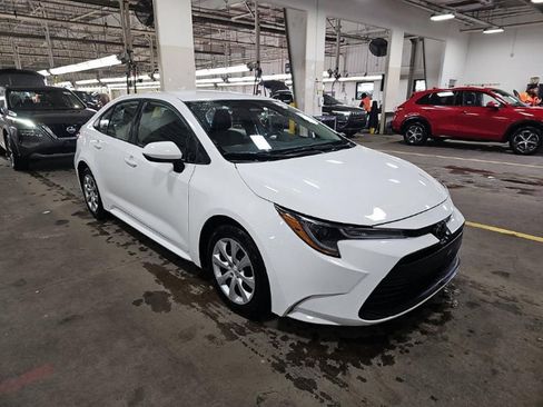Used 2024 Toyota Corolla LE image 4
