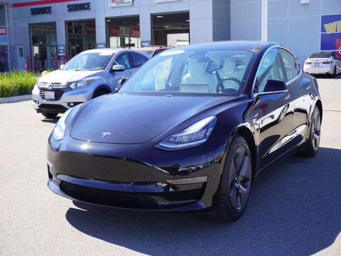Used 2018 Tesla Model 3 Long Range image 7