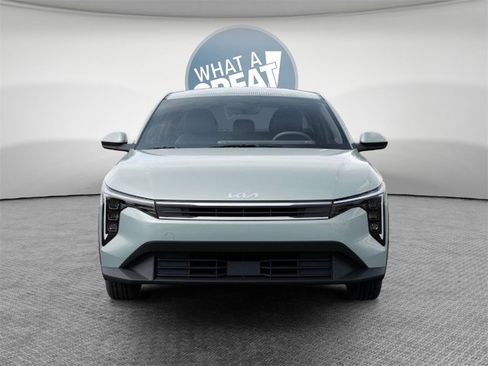New 2025 Kia K4 LXS image 2