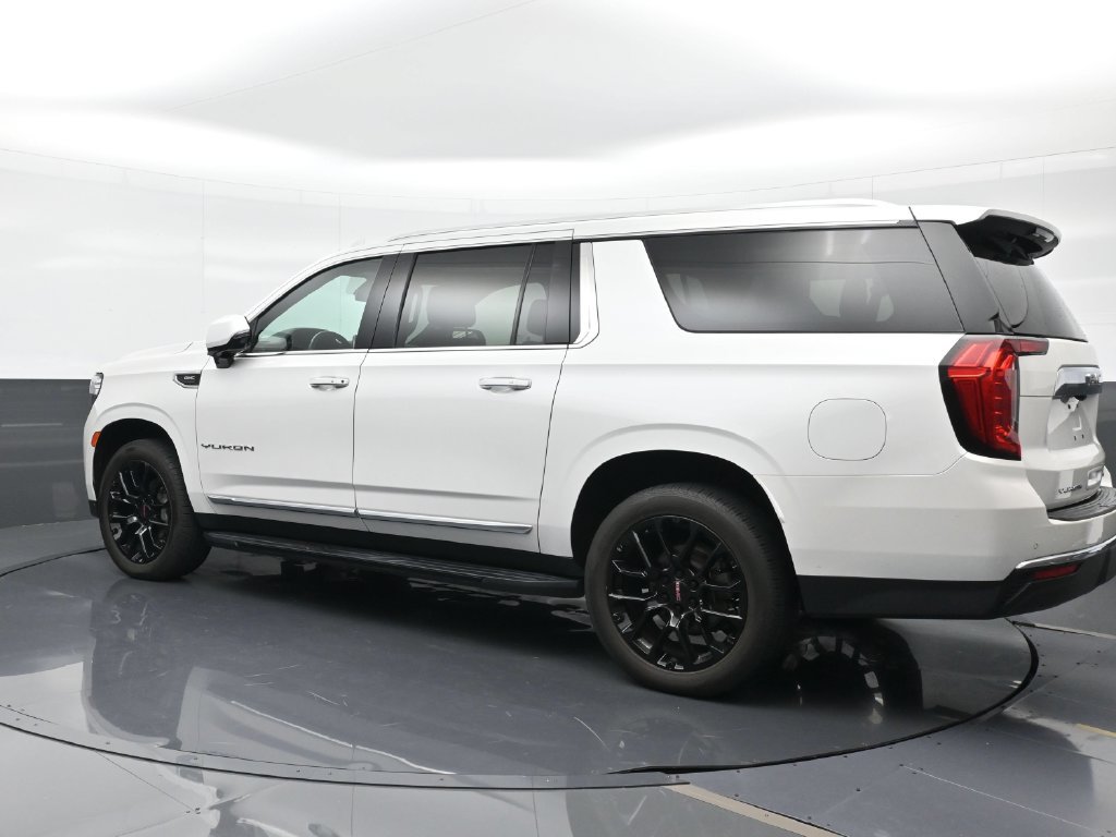 Used 2022 GMC Yukon XL SLT w/ SLT Premium Package RWD image 2