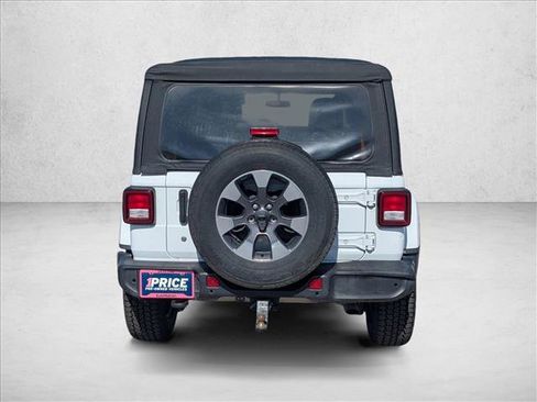 Used 2018 Jeep Wrangler Unlimited Sahara AWD/4WD image 6