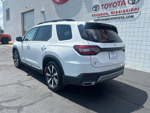 Used 2025 Honda Pilot Touring image 6