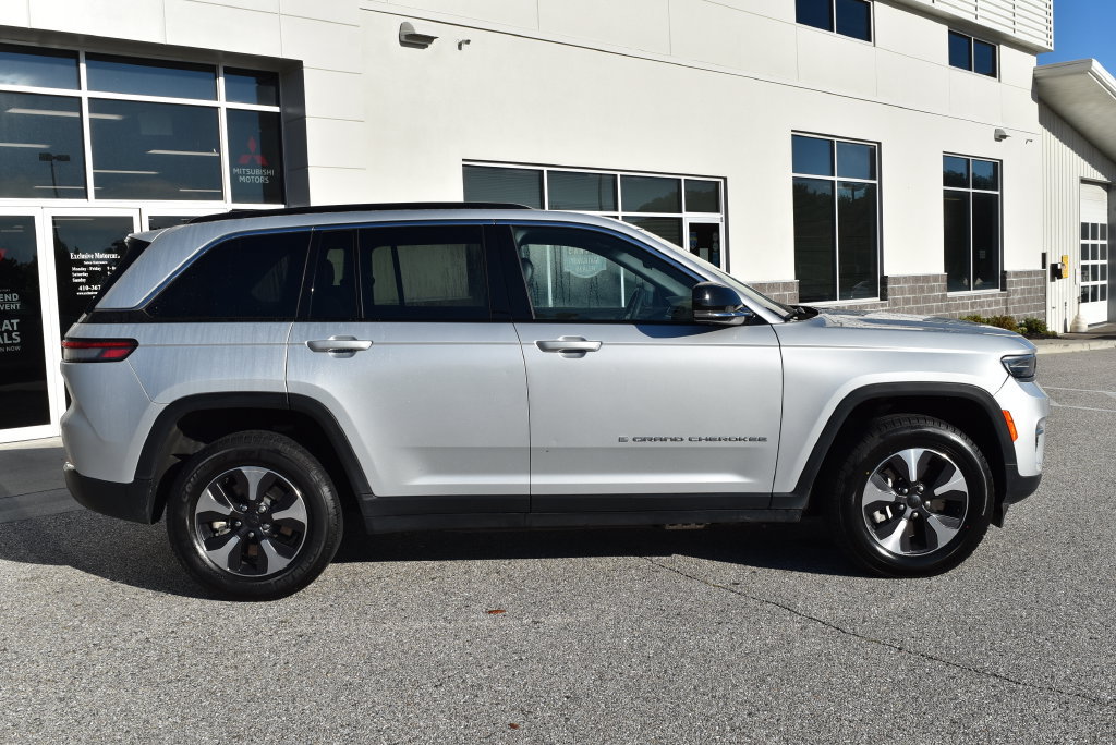 Used 2024 Jeep Grand Cherokee Limited 4xe AWD/4WD image 2