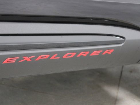 Used 2025 Ford Explorer ST image 13
