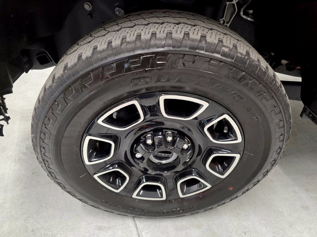 Used 2025 Ford F350 Platinum w/ FX4 Off-Road Package AWD/4WD image 11