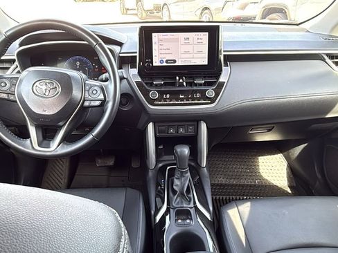 Certified 2025 Toyota Corolla Cross XLE image 17