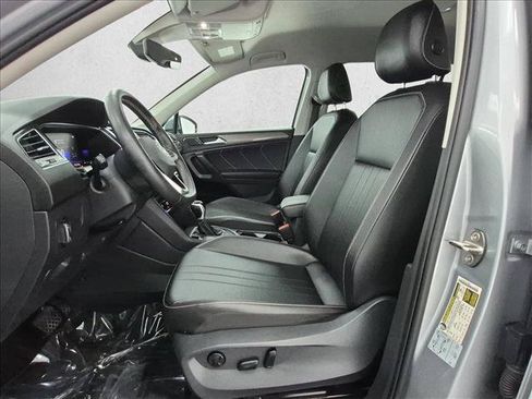 Used 2022 Volkswagen Tiguan SE FWD image 16
