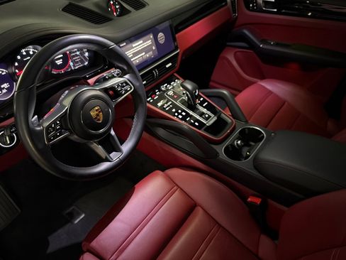 Used 2022 Porsche Cayenne Platinum Edition AWD/4WD image 9