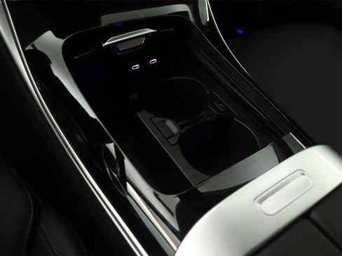 New 2025 Mercedes-Benz C 300 4MATIC Sedan image 10