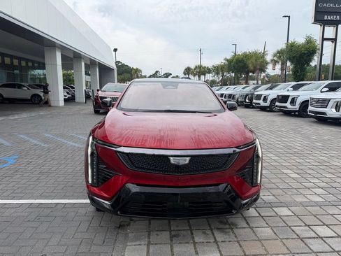 Certified 2025 Cadillac Optiq Sport 2 w/ LPO, Floor Liner Package AWD/4WD image 4