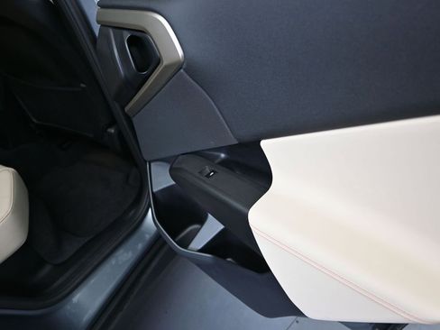 Used 2025 BMW X3 xDrive30i w/ Premium Package image 23