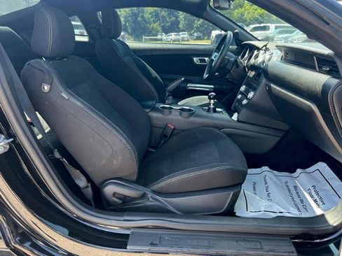 Used 2020 Ford Mustang Coupe RWD image 9