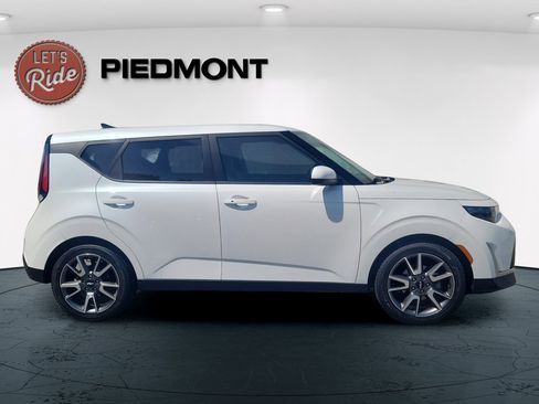 Used 2024 Kia Soul EX w/ Option Group 015 FWD image 4