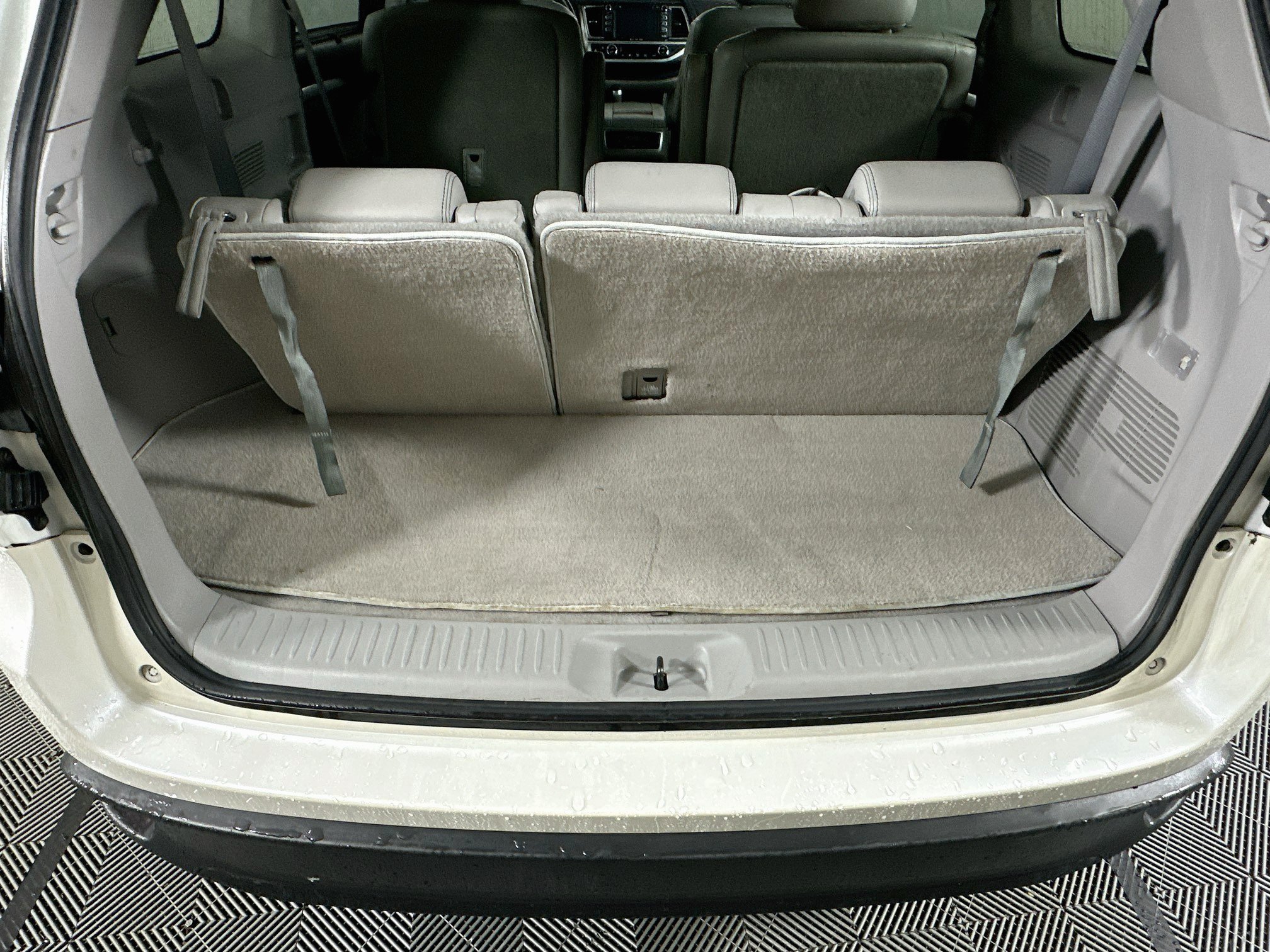 Used 2017 Toyota Highlander XLE FWD image 30