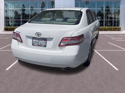 Used 2011 Toyota Camry LE FWD image 3
