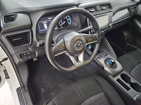 Used 2022 Nissan Leaf S image 2