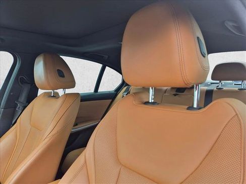 Used 2022 BMW 330i Sedan w/ Convenience Package RWD image 5