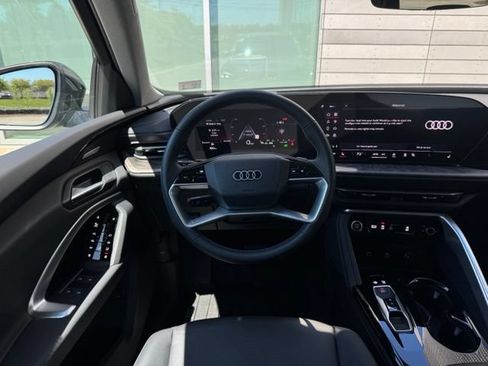 Certified 2025 Audi Q5 Premium AWD/4WD image 11