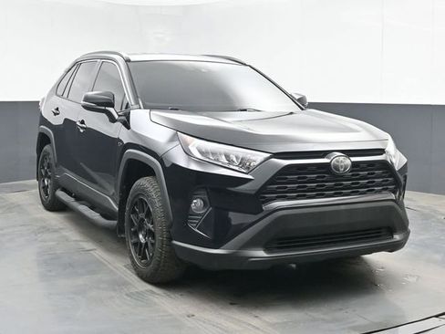 Used 2020 Toyota RAV4 XLE FWD image 2