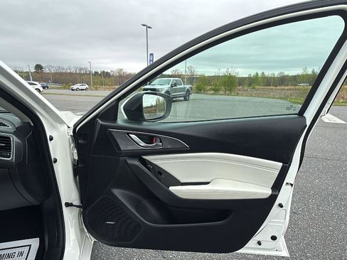 Used 2018 MAZDA MAZDA3 Grand Touring FWD image 16