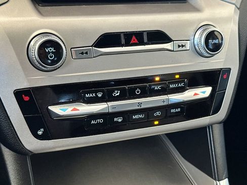 Used 2022 Ford Explorer XLT w/ Equipment Group 202A image 25