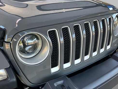 Used 2020 Jeep Wrangler Unlimited Sahara AWD/4WD image 30