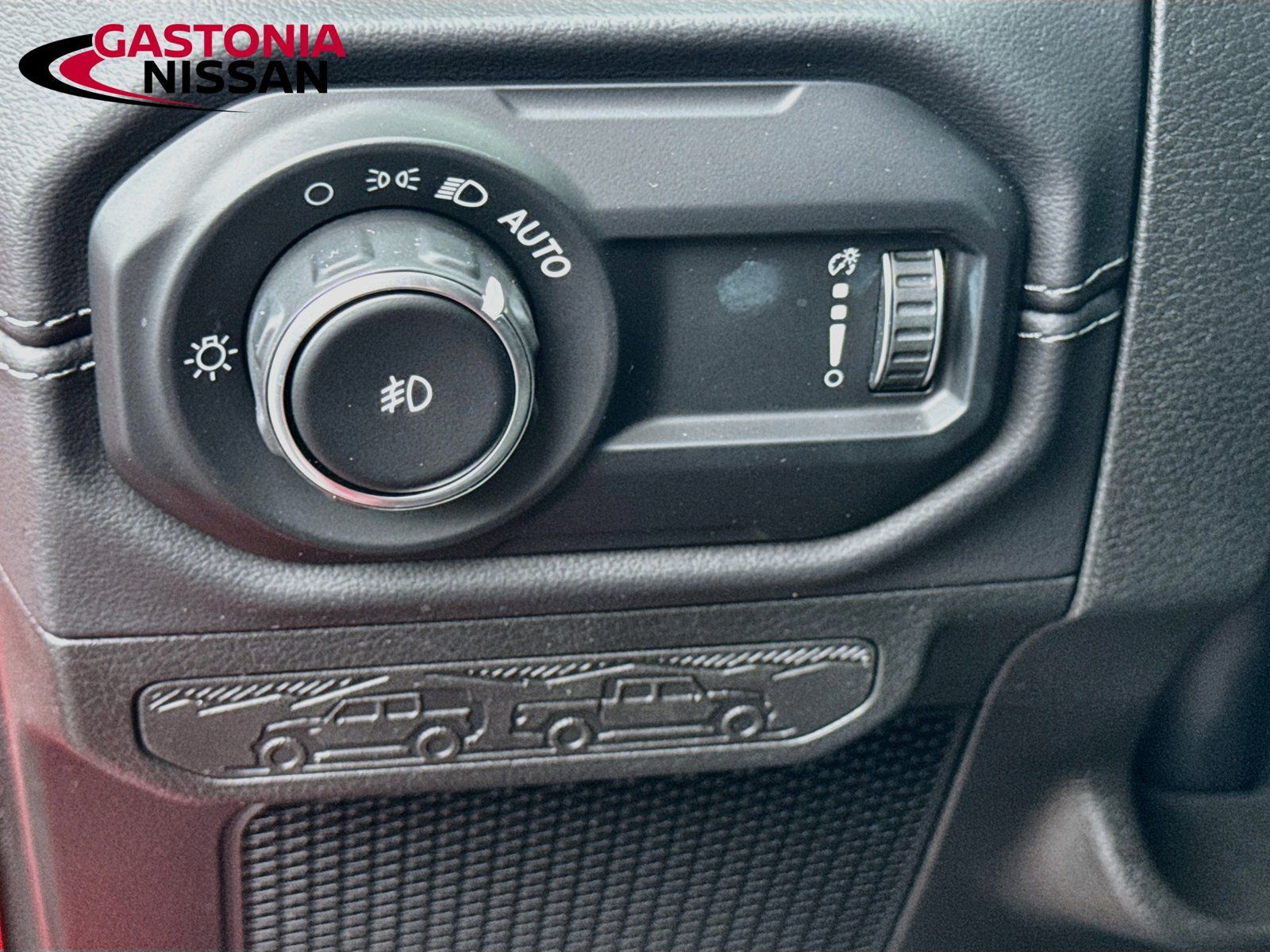 Used 2025 Jeep Wrangler Unlimited Sahara AWD/4WD image 13