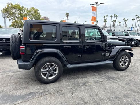 Used 2018 Jeep Wrangler Unlimited Sahara AWD/4WD image 12