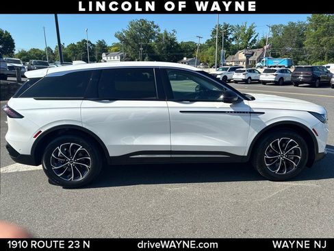 Certified 2024 Lincoln Nautilus Premier AWD/4WD image 9