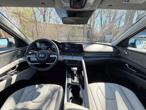 Used 2025 Hyundai Elantra Limited image 33