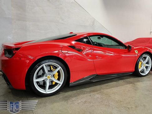 Used 2018 Ferrari 488 GTB RWD image 6
