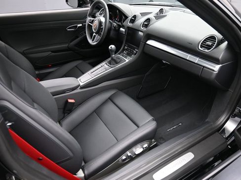 Used 2025 Porsche 718 Cayman image 27