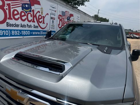 Used 2024 Chevrolet Silverado 3500 LTZ w/ LTZ Plus Package AWD/4WD image 12