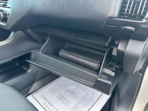 Used 2022 Nissan Pathfinder S image 27